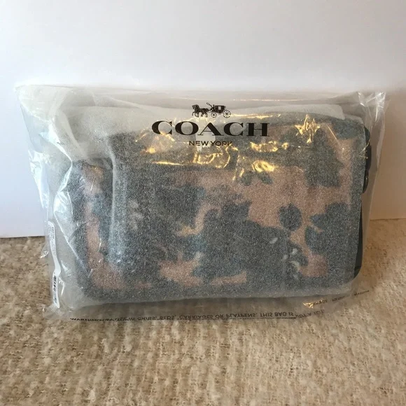 Coach Nolita Wristlet 24 - Picture 8 of 8
